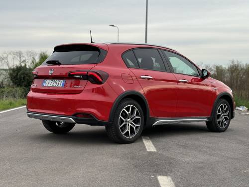 Fiat Tipo Hybrid Cross: guarda il video in pillole dell'italiana "tuttofare"