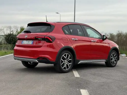 Fiat Tipo Hybrid Cross: guarda il video in pillole dell'italiana "tuttofare"