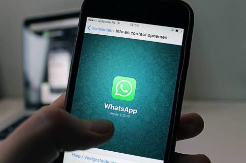 "Ciao, mi mandi il codice?". Attenzione alla nuova truffa WhatsApp