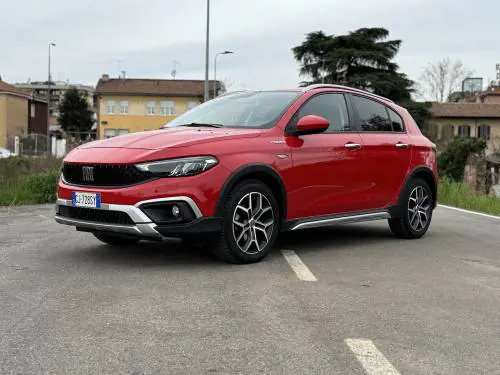 Fiat Tipo Hybrid Cross: auto polivalente, dai consumi contenuti e con spazio a bordo