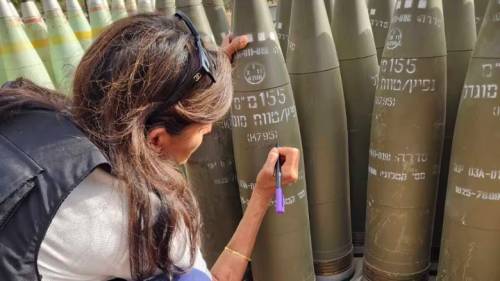 "Finiteli": la dedica choc sul missile destinato a Gaza
