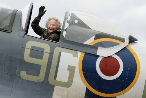 La veterana torna a volare per l'anniversario del D-Day