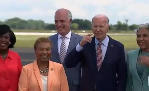 "Hai battuto la testa?". Biden perde le staffe dopo una domanda sulla sua età