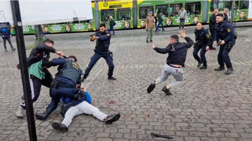 Terrore in Germania: attacco con coltello alla manifestazione anti islam