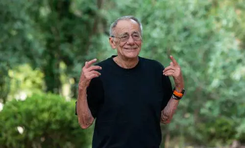 E Roberto Vecchioni difende (a sorpresa) la Milano dei grattacieli