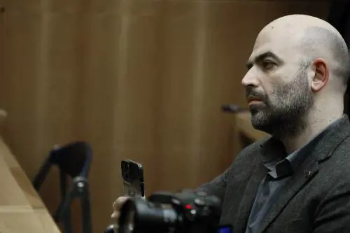 Saviano smercia patacche anche sui boss