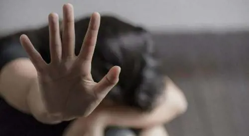 "Non ha percepito il dissenso". E la toga chiede l'archiviazione per lo stupro di una 17enne