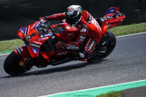 MotoGP, dominio Bagnaia ad Assen: conquista pole e Sprint Race