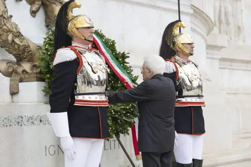 2 giugno, Mattarella: "Difendere ogni giorno indipendenza e libertà". E Meloni: "È la festa della nostra unità"
