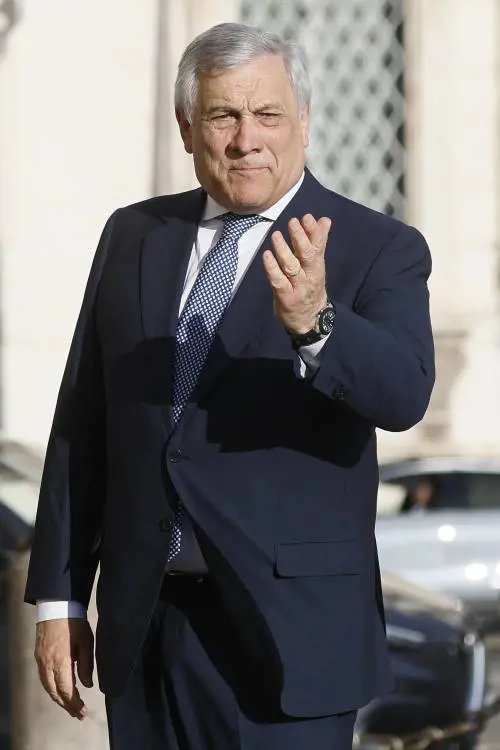 Scontro in tv tra i leader. Tajani richiama le toghe: neutrali come i carabinieri