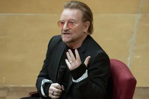 Arriva "Pierino e il Lupo" con i disegni di Bono degli U2