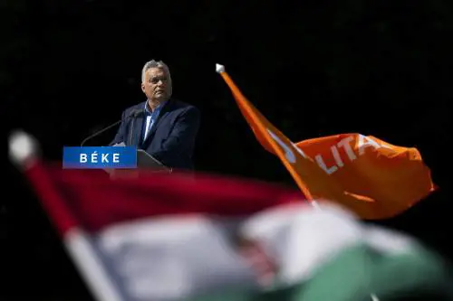 Viktor Orbán: "La Commissione Ue ha fallito su tutto: dalla guerra ai migranti. Ora rinasca la destra: Meloni e Le Pen si mettano d'accordo"