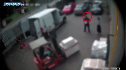 Svaligiavano aziende utilizzando la truffa del finto corriere