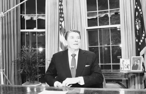 L'Italia ricorda Berlinguer ma le manca un Reagan