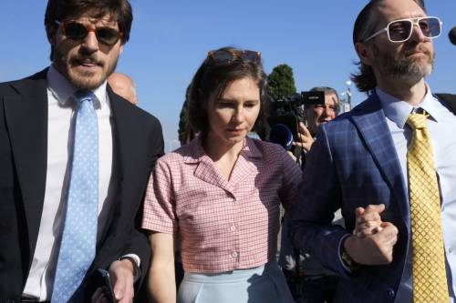 Amanda Knox condannata a tre anni per calunnia. "Ingiusto, sono innocente"