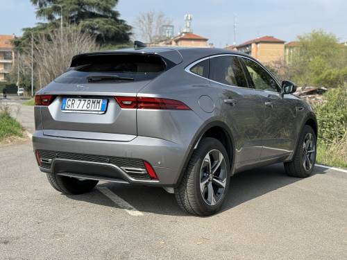 Jaguar E-Pace: guarda il video in pillole del SUV plug-in premium, da 309 CV