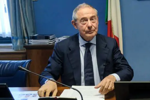 Urso convoca Borsa e sindacati: "Il ruolo di Milano va preservato"