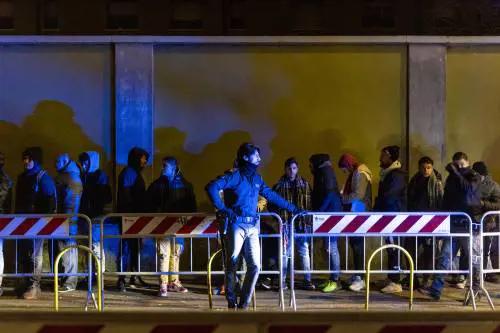 Cittadinanza agli stranieri, l'ombra di Cassazione e Consulta