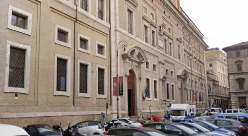 Choc in un liceo di Roma, i maturandi del Visconti fanno una lista con le "ragazze trofeo"