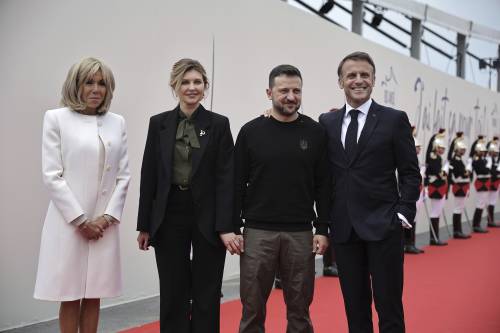 Caccia di quarta generazione e brigata di 4.500 uomini: il piano di Macron per Kiev