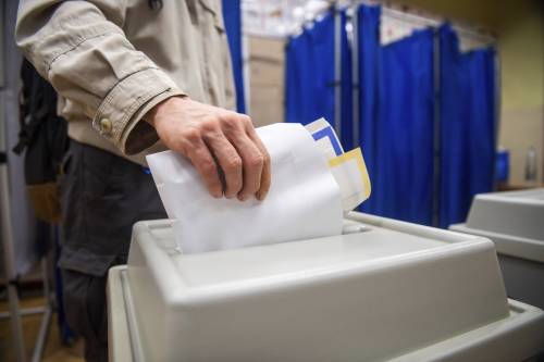 Scrutatrice lascia il seggio: "Paga scarsa". Quanto si guadagna a lavorare alle elezioni