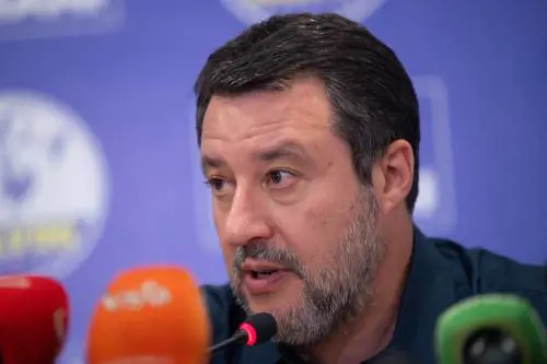 "Ha mancato di rispetto alla Lega". La bordata di Salvini contro Bossi