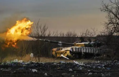 Dai tank agli obici: ecco l'alleato che arma l'Occidente e la Nato