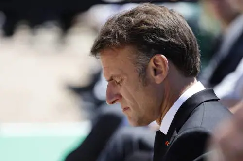 La tela paziente di Giorgia per fermare le mire dei Socialisti. L'ipotesi di un crollo di Macron