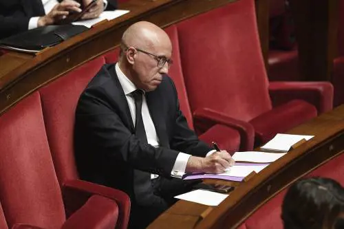 "No all'alleanza con Le Pen". Ciotti espulso dai gollisti: è caos tra i Repubblicani