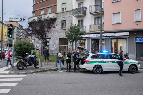 Ciclista 89enne viene travolto da una moto a Milano: è gravissimo