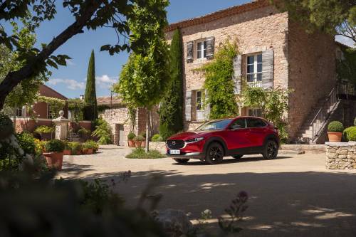 Viaggio nel labirinto dei segreti colorati di Mazda