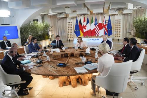 "Passo indietro sui diritti Lgbt". "Falso". Nuovo scontro sulla bozza del G7