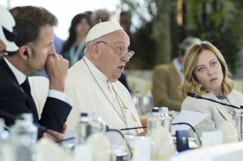 Il Papa al G7 sull'IA: "Nessuna macchina deve poter togliere la vita"