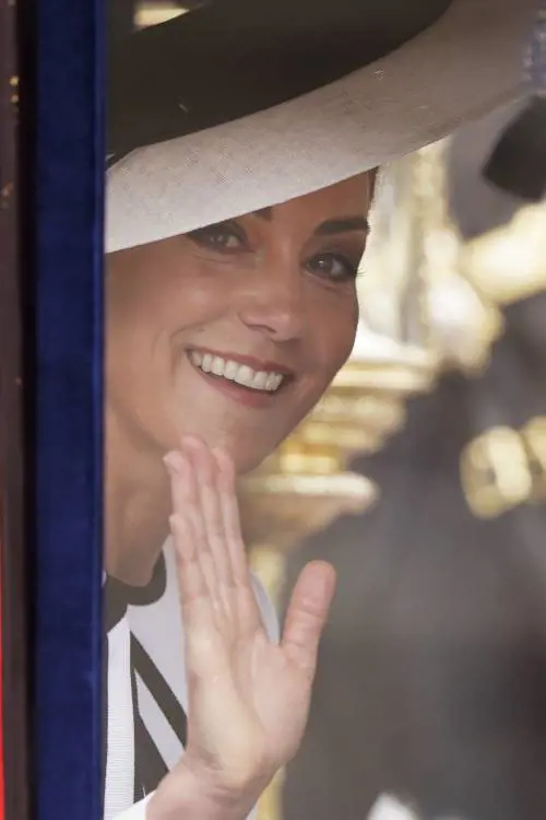 Kate, ritorno a sorpresa "Regina" di Wimbledon per rassicurare il Paese 