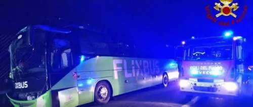 "Forse guardava un film". Il sospetto dietro all'incidente Flixbus sull'A1