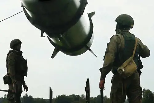 Stoltenberg: "Più armi nucleari in Europa". La replica di Mosca: "Un'altra escalation"