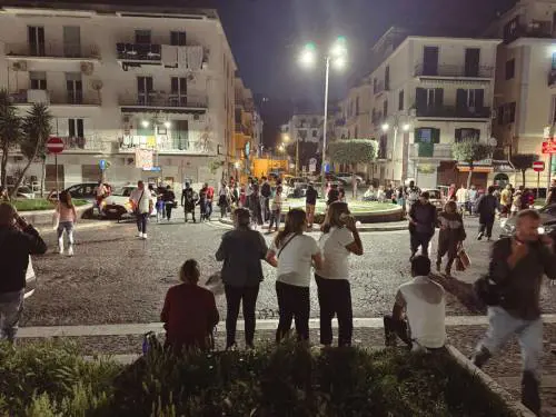 Campi Flegrei, i residenti per strada dopo la scossa