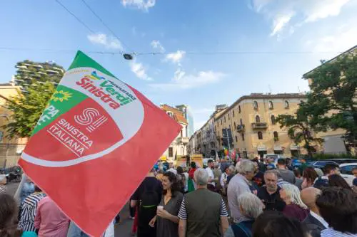 "Donne di destra addomesticate e manomesse", il post choc del candidato di Avs