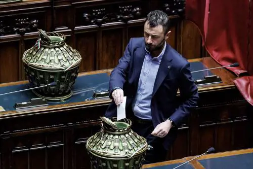 Chiesto il processo per il deputato Pozzolo. "Che vergogna, vengo a saperlo da internet"