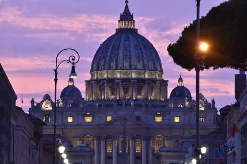 "No alle nozze tra colleghi". E il regolamento dello Ior finisce nel ciclone