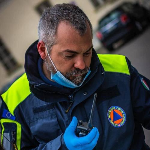 Nel primo giorno di sospensione dalla Camera l'on. Enzo Amich salva un uomo a Villa Borghese