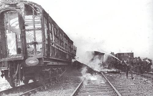 L'errore di comunicazione, la collisione tra cinque treni, l'incendio: così morirono in 226