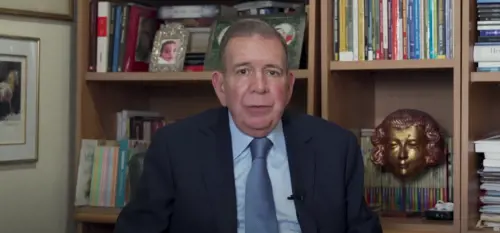 I trucchi di Maduro e il "nonno" che sfida il chavismo: chi è Edmundo González Urrutia