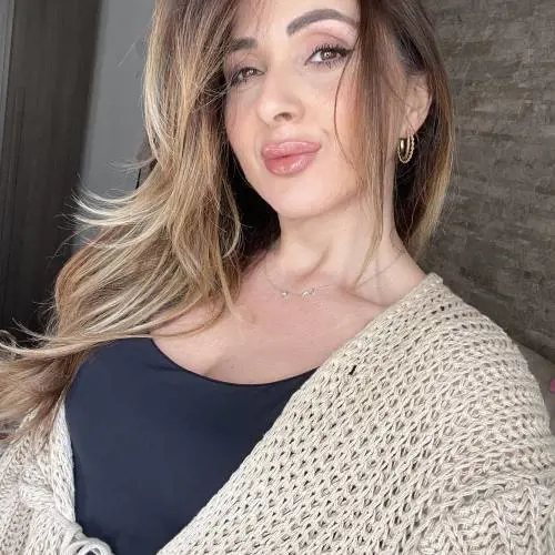 Giudice condanna l’influencer: stop alle foto social con la figlia