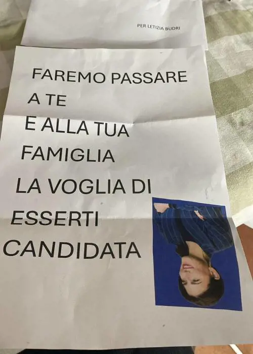 Minacce alla famiglia e foto a testa in giù: lettera choc alla candidata di centrodestra