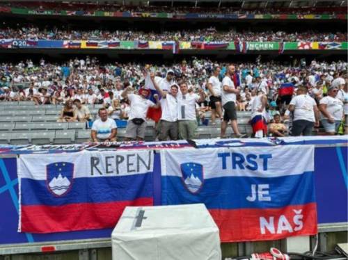 Choc a Euro 2024, bandiera dei tifosi sloveni con il motto di Tito: "Trieste è nostra"