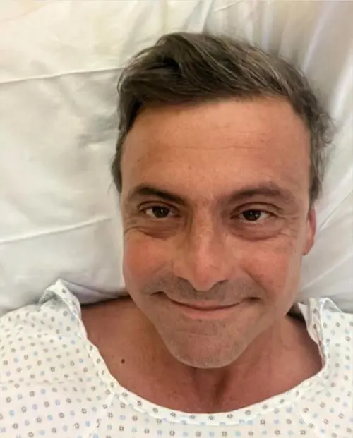 "Affettato, ma tutto bene". Nuovo intervento chirurgico per Carlo Calenda