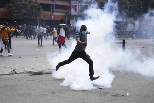 Il Kenya alza le tasse: assalto al Palazzo