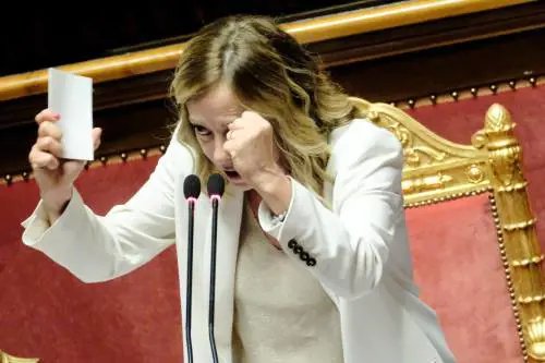 Ue, Meloni alle opposizioni: "Io cheerleader? No, difendo l'interesse nazionale" 