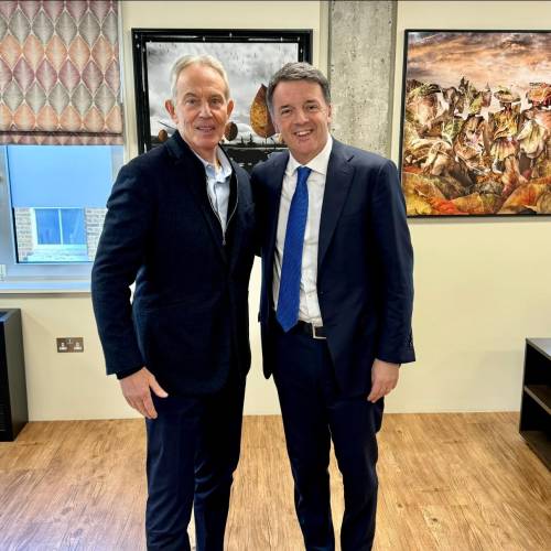 Renzi ingaggiato da Blair. Ma resta in Parlamento